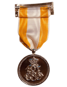 Medalla de Plata Dama orden Isabel la Católica 2