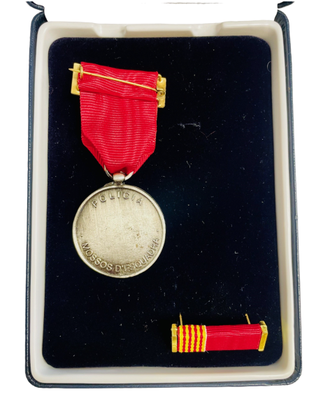 Medalla de Plata Mossos d´Escuadra distintivo Rojo + Pasador + Estuche de lujo